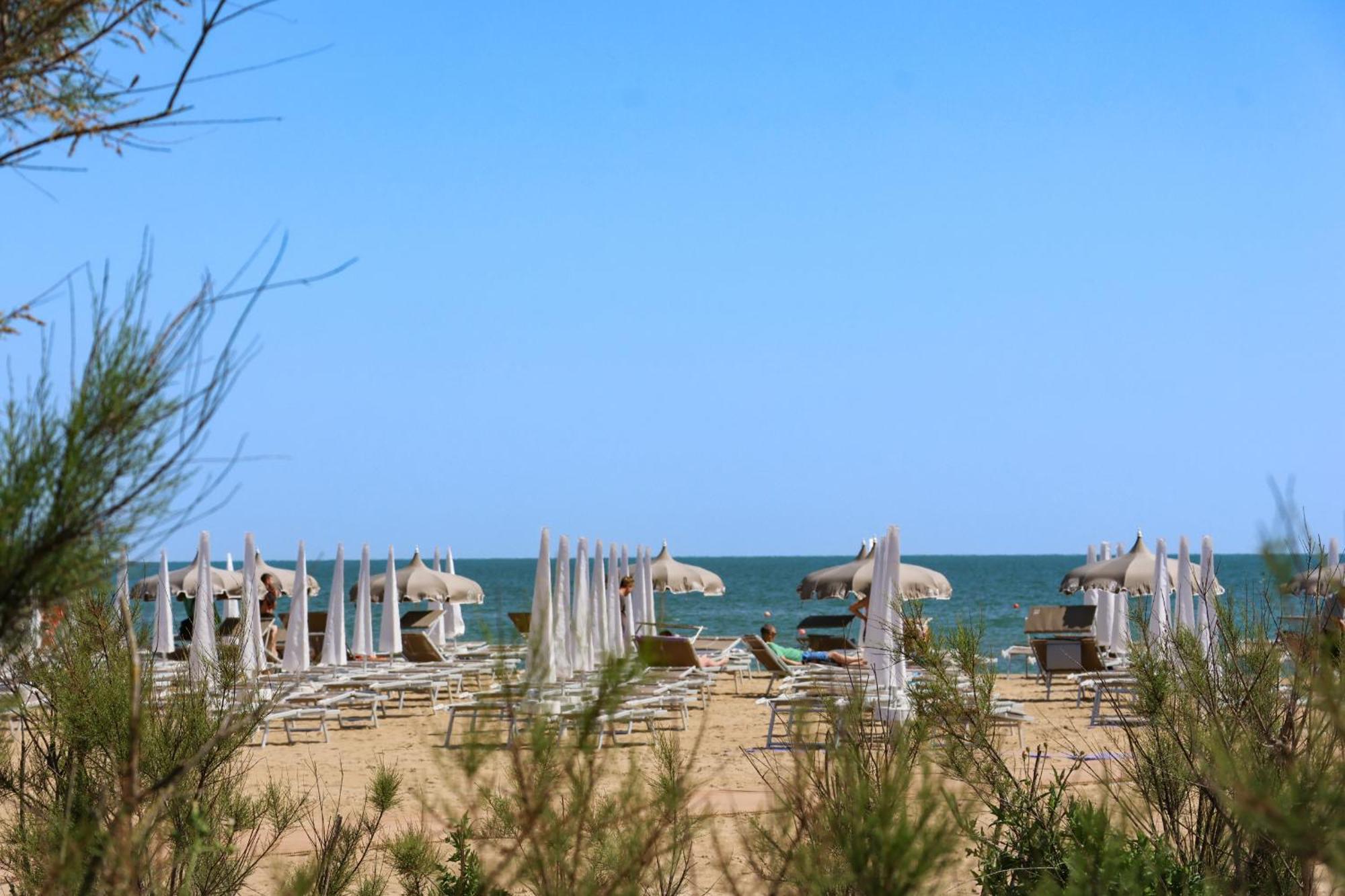 Il Tridente Hotel Bibione Bagian luar foto