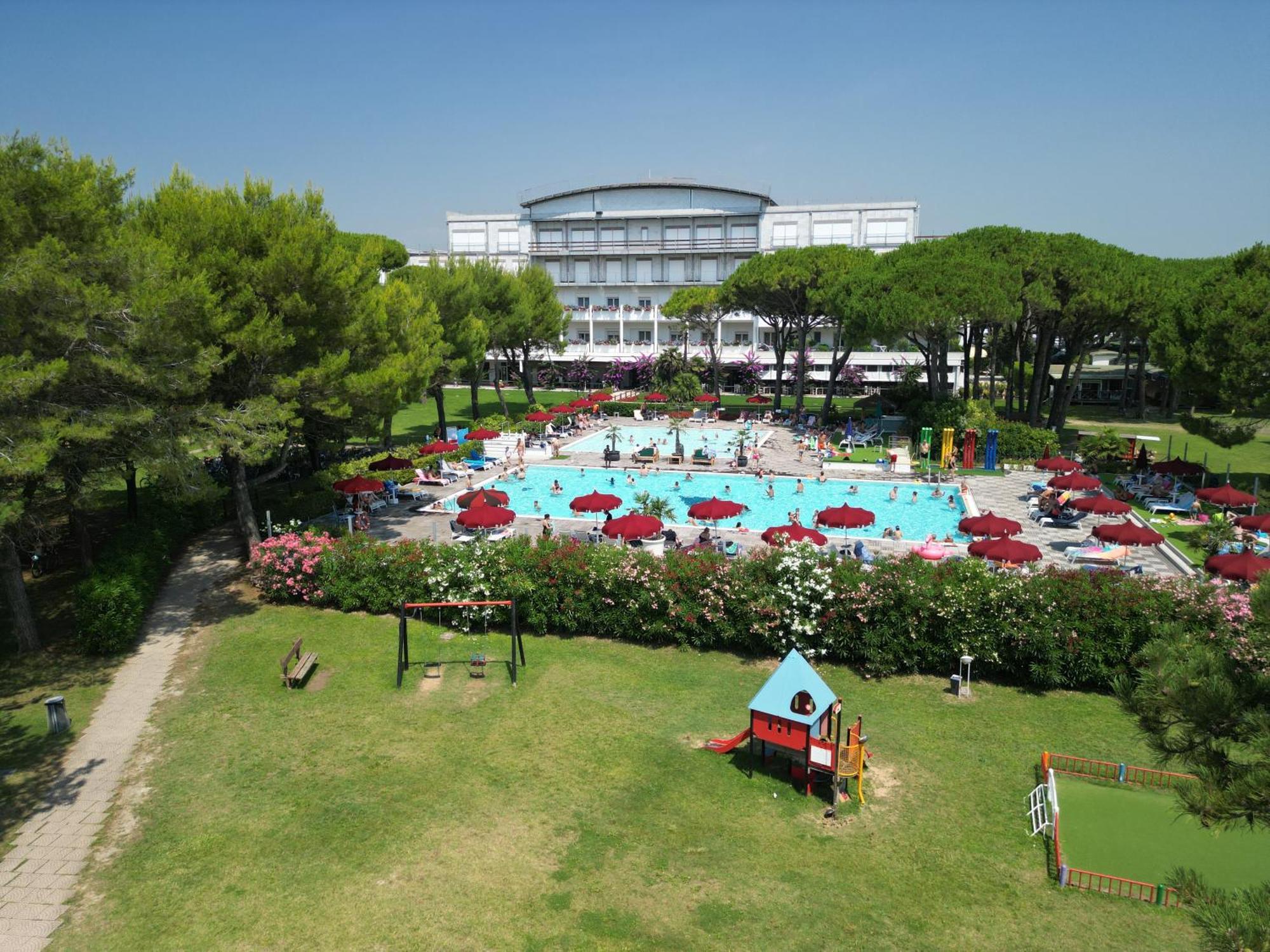 Il Tridente Hotel Bibione Bagian luar foto